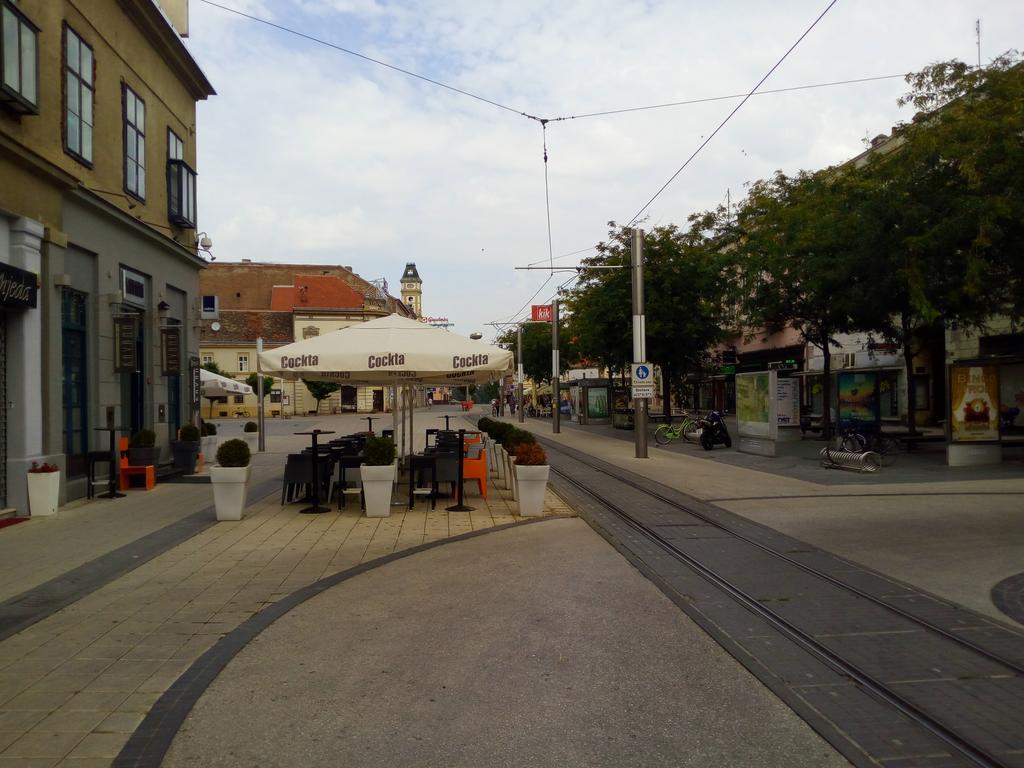 Apartment Downtown Eszék Kültér fotó